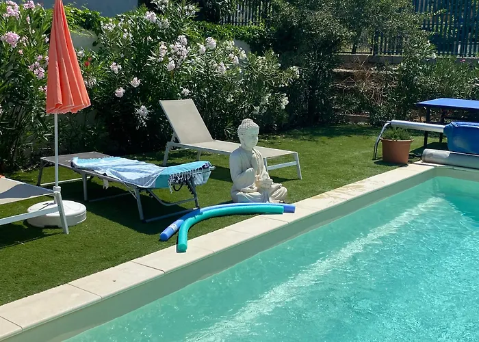 Gite Climatise Avec Piscine Sur Les Hauteurs De Bollene