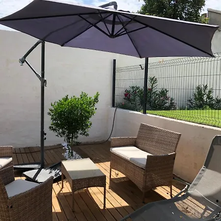 Gite climatisé pour 4 personnes avec piscine dans les hauteurs de Bollène Extérieur photo
