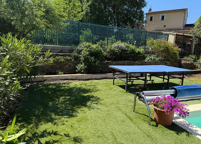Gite climatisé pour 4 personnes avec piscine dans les hauteurs de Bollene