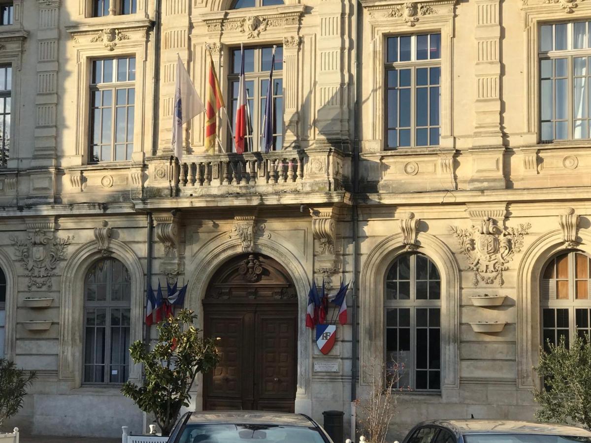Climatisé Pour 4 Personnes Avec Piscine Dans Les Hauteurs De *