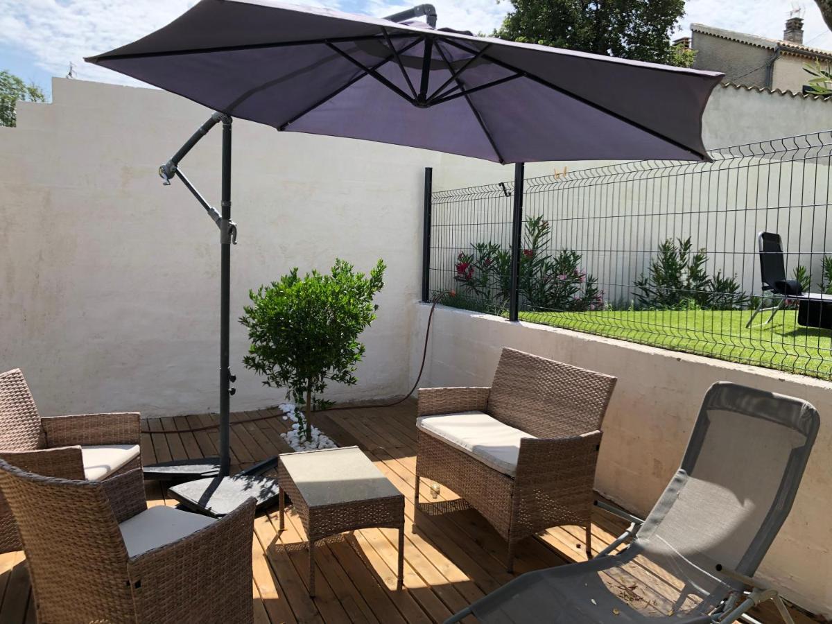 Climatisé Pour 4 Personnes Avec Piscine Dans Les Hauteurs De Bollène