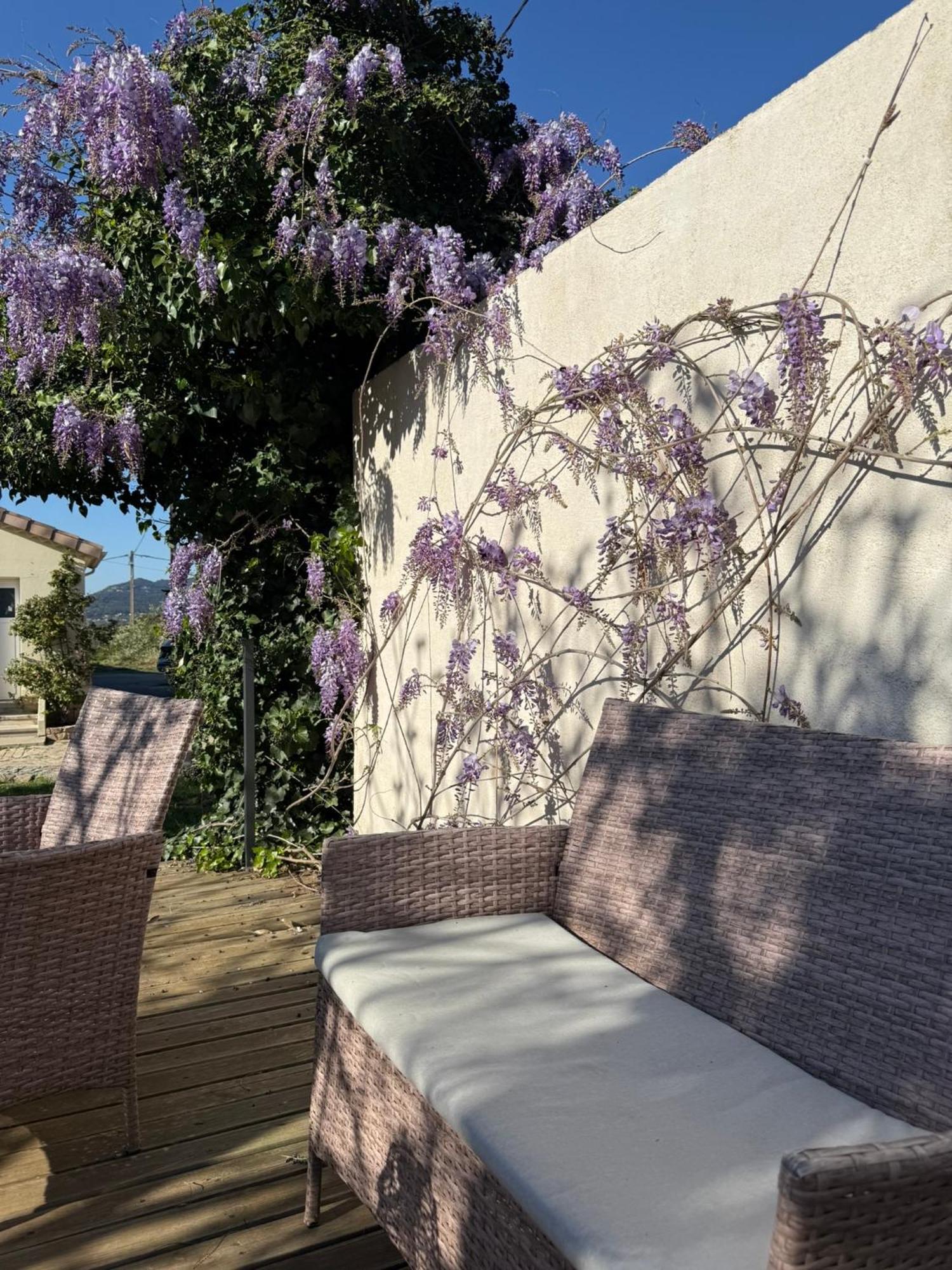 Hébergement de vacances Climatisé Pour 4 Personnes Avec Piscine Dans Les Hauteurs De