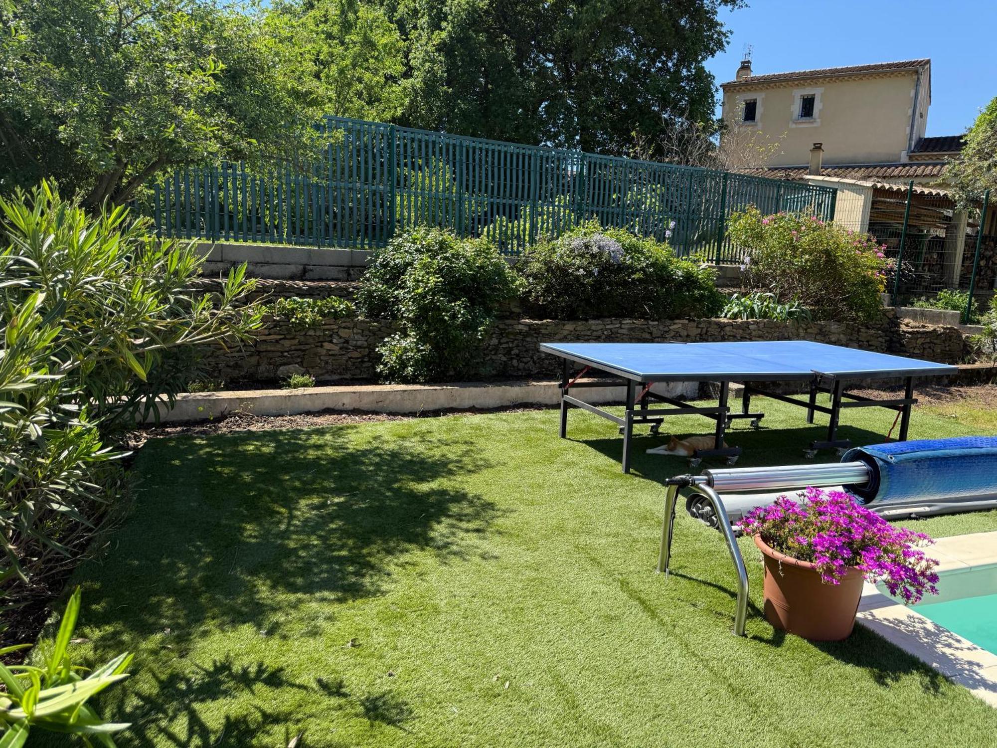 Climatisé Pour 4 Personnes Avec Piscine Dans Les Hauteurs De *
