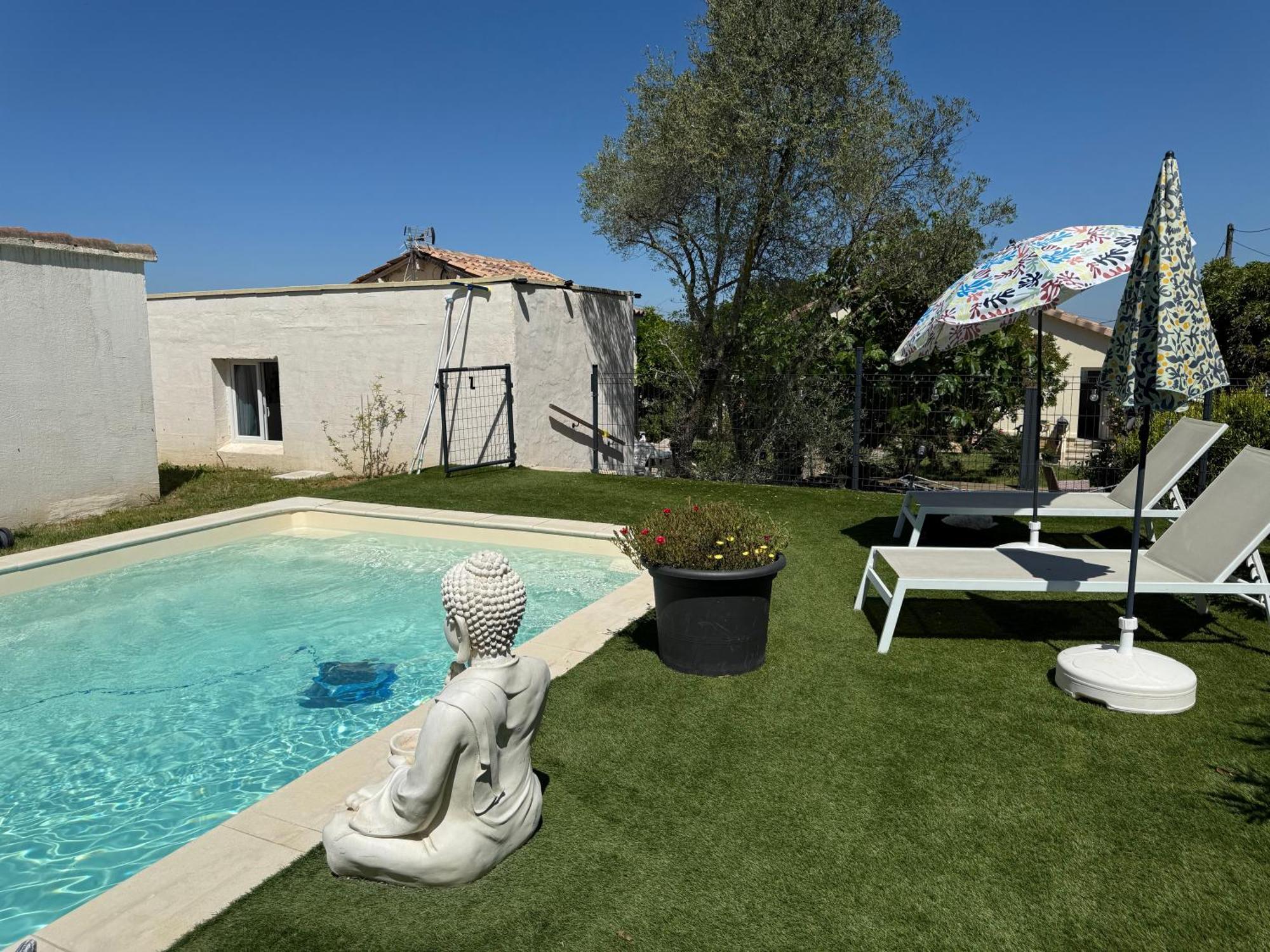 Hébergement de vacances Climatisé Pour 4 Personnes Avec Piscine Dans Les Hauteurs De *